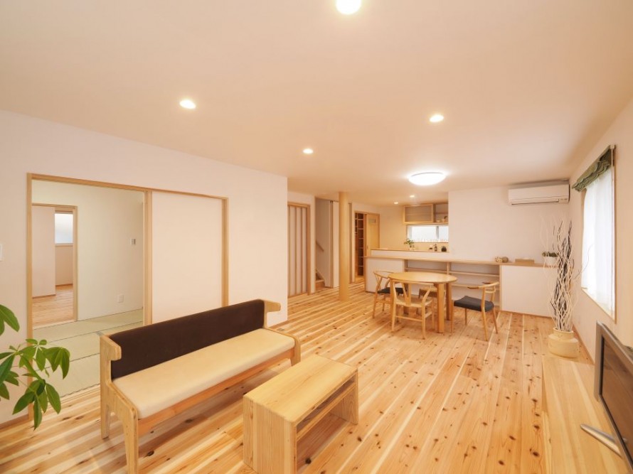 清新ハウスの標準が壁紙は『和紙壁紙』長岡市宮関の家『WAKURAS』二世帯住宅にて施工始まりました