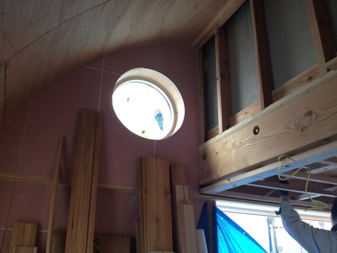 丸窓とR天井