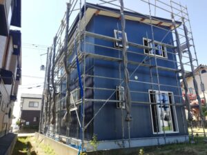 2階建て部分の外壁張り完了。内部工事も進んでいます【秋葉区WAKURAS新築現場レポート】