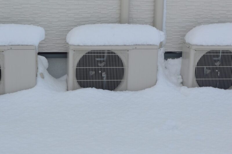 積雪後には除雪を！雪に埋もれていると正常に動かない場合があります