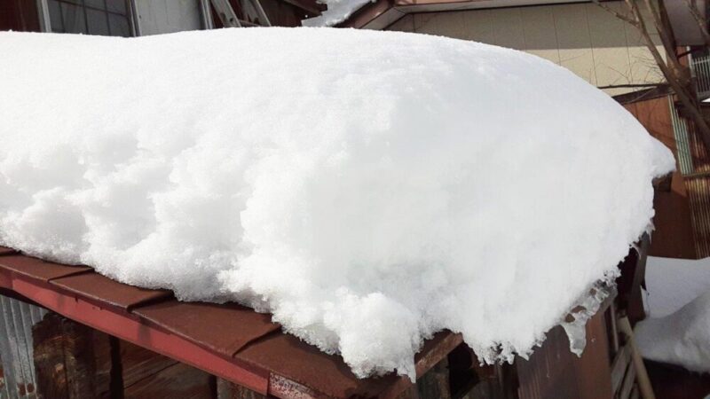 雪国　イメージ　屋根　雪