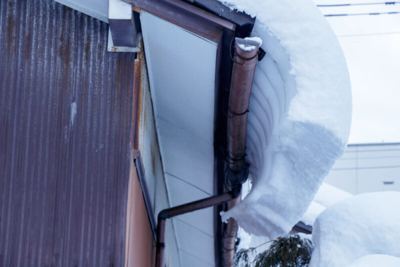 大寒波到来から1週間。屋根からの落雪に注意！